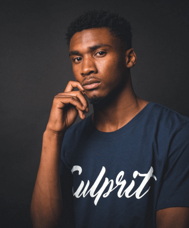 Friendly customer support specialist providing English-language insurance guidance